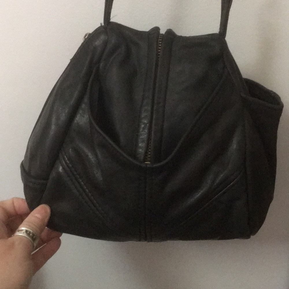 SHOULDER BAG, BLACK VICTORIA LEATHER